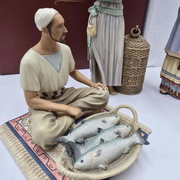 Lenox Miracle in Bethlehem The Townspeople Set of 3 With Box‎ - Picture 6 of 15